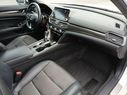 Used 2018 Honda Accord Sport image 30