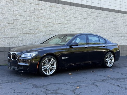 Used 2013 BMW 750i xDrive image 12