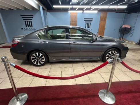 Used 2017 Honda Accord Touring image 5