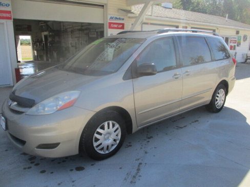 Used 2008 Toyota Sienna LE image 11