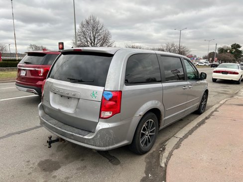 Used 2013 Dodge Grand Caravan SXT w/ Blacktop Pkg image 5
