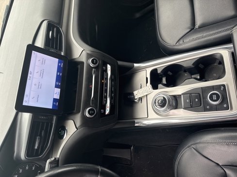 Used 2020 Ford Explorer XLT w/ Equipment Group 202A image 9