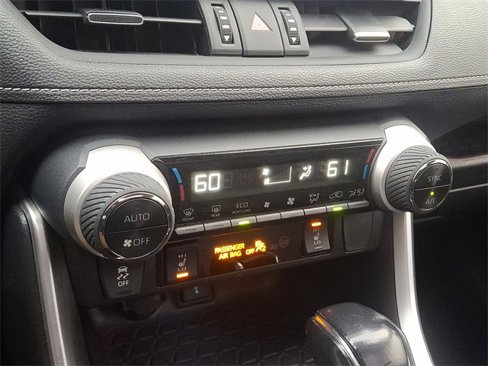 Used 2020 Toyota RAV4 Limited image 16