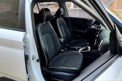 Used 2023 Hyundai Venue Limited image 7