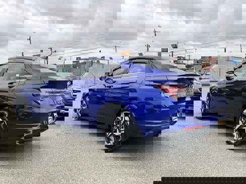 Used 2021 Hyundai Elantra Limited w/ Cargo Package image 6