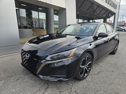 Used 2024 Nissan Altima 2.5 SR image 3