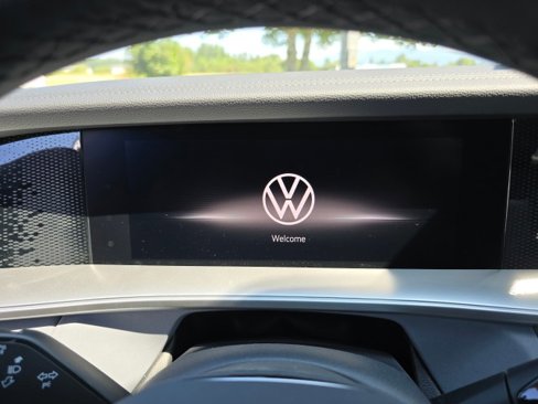 New 2025 Volkswagen Tiguan SE R-Line image 40