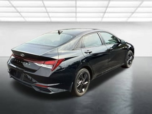 Used 2023 Hyundai Elantra SEL image 2