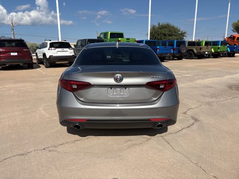 Used 2018 Alfa Romeo Giulia image 6