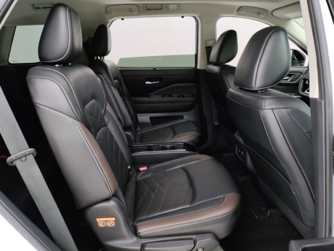 Used 2022 Nissan Pathfinder Platinum w/ Cargo Package image 31