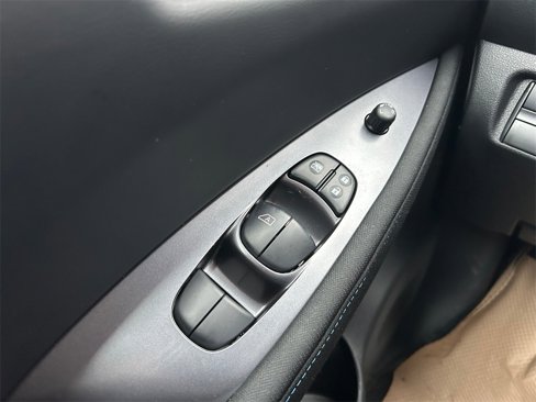 New 2025 Nissan Leaf S image 17