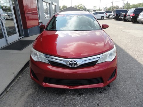 Used 2014 Toyota Camry LE image 5