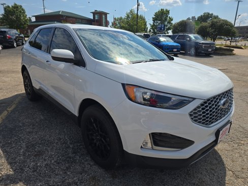 Used 2024 Ford Edge SEL w/ Convenience Package image 3