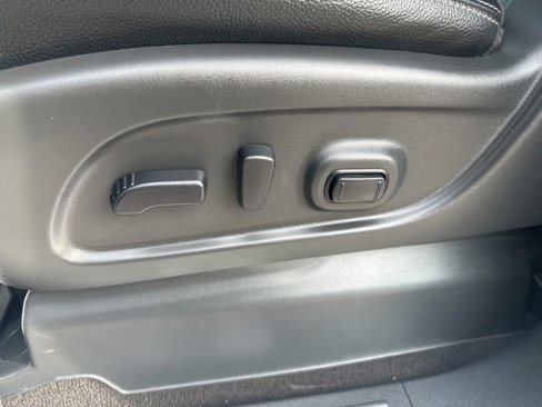 Used 2020 Nissan Titan SL w/ Moonroof Package image 19