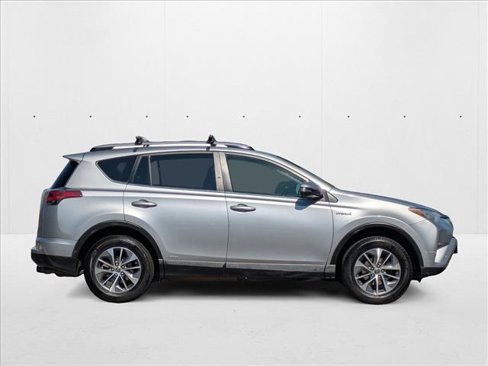 Used 2017 Toyota RAV4 XLE image 4
