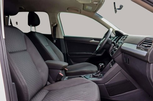 Used 2018 Volkswagen Tiguan S image 30