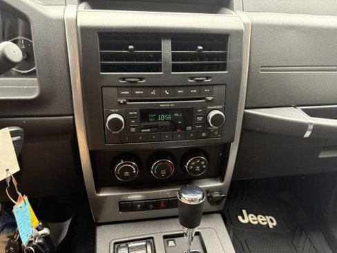 Used 2011 Jeep Liberty Sport image 15