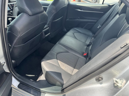 Used 2020 Toyota Camry SE image 14