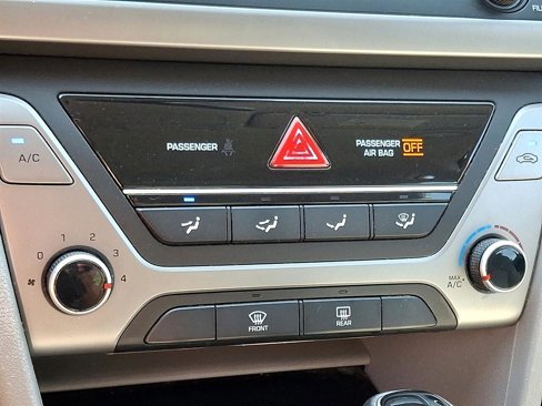 Used 2017 Hyundai Elantra SE image 18