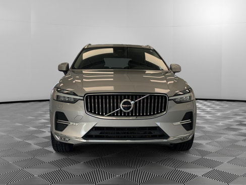 Used 2023 Volvo XC60 B5 Plus image 4