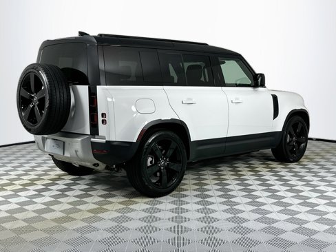 Used 2025 Land Rover Defender 110 S image 5