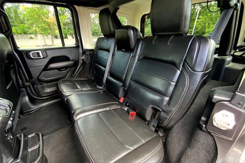 Used 2018 Jeep Wrangler Unlimited Sahara image 24