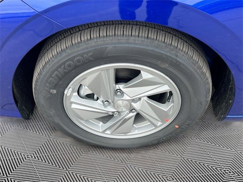 New 2025 Hyundai Elantra SE image 28