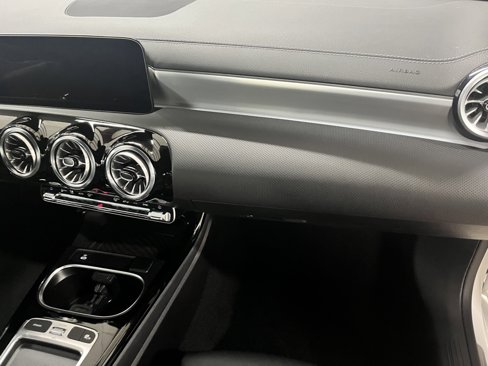 Used 2025 Mercedes-Benz CLA 250 image 20