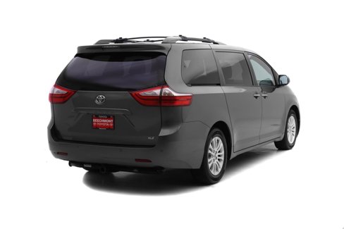 Used 2015 Toyota Sienna L image 2