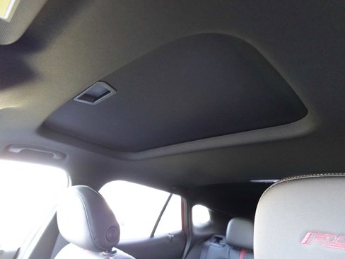 New 2025 Chevrolet Trax RS w/ Sunroof Package image 23