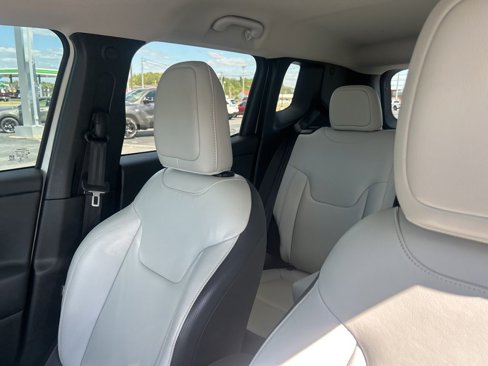 Used 2022 Jeep Renegade Limited image 9