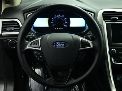 Used 2019 Ford Fusion SE image 3