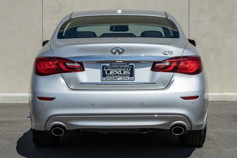 Used 2017 INFINITI Q70 3.7 image 4