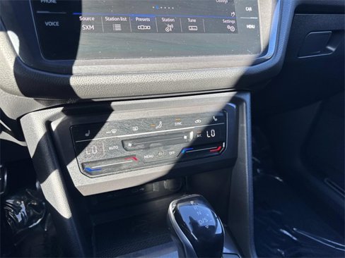 Certified 2022 Volkswagen Tiguan SE R-Line image 19