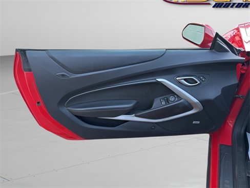 Used 2020 Chevrolet Camaro LT w/ Technology Package image 8