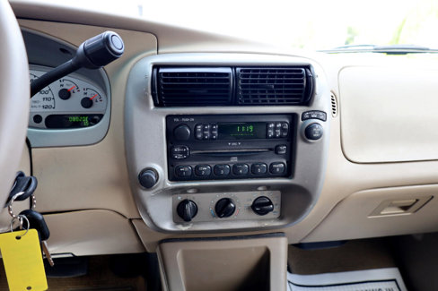 Used 2004 Ford Explorer Sport Trac XLT image 9