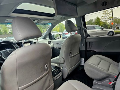Used 2017 Toyota Sienna XLE Premium image 26