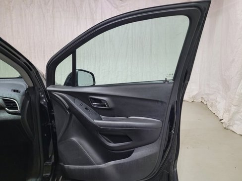 Used 2020 Chevrolet Trax LT w/ Driver Confidence Package image 47