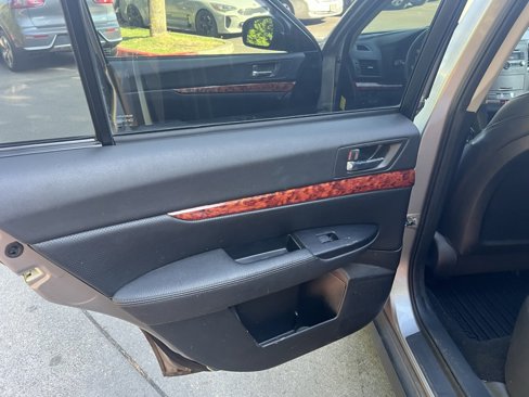 Used 2010 Subaru Outback 2.5i Limited w/ Protection Package 1A image 17