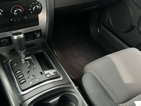 Used 2008 Jeep Commander Sport image 22