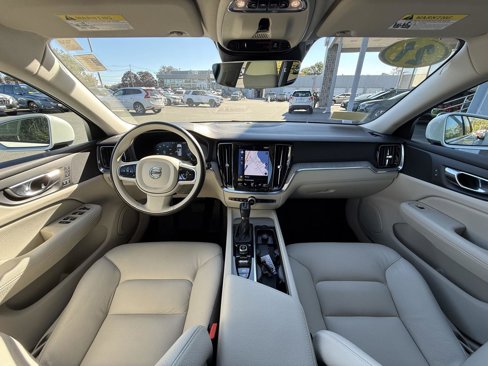 Used 2021 Volvo V60 T5 Cross Country image 28