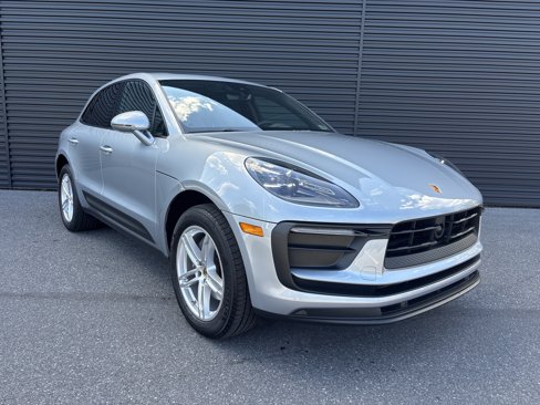 Certified 2025 Porsche Macan image 17