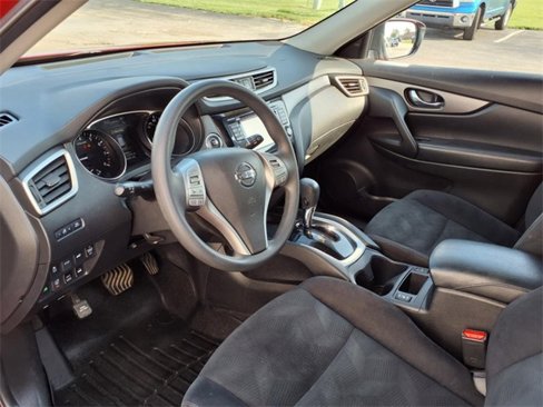 Used 2016 Nissan Rogue SV image 11