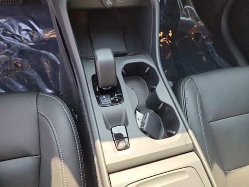 New 2025 Volvo XC40 B5 Core w/ Protection Package Premier image 17