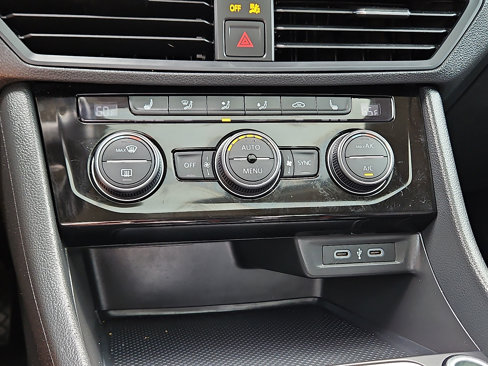 Used 2024 Volkswagen Jetta SE image 13