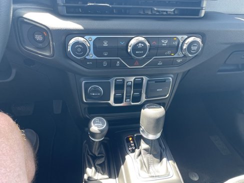 New 2025 Jeep Gladiator Sport image 27
