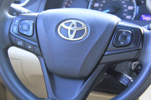 Used 2015 Toyota Camry LE image 12