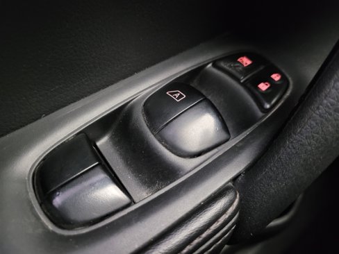 Used 2019 Nissan Rogue S image 27