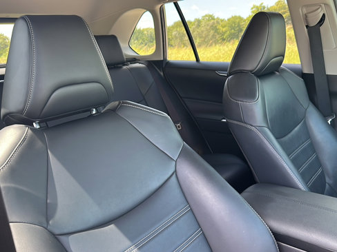 Used 2020 Toyota RAV4 XLE Premium image 24