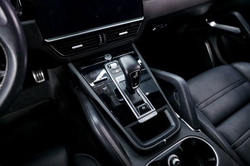 Used 2020 Porsche Cayenne Turbo S image 19